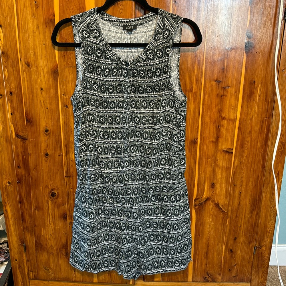 Loft black-and-white jumper, shorts, size women’s Medium.